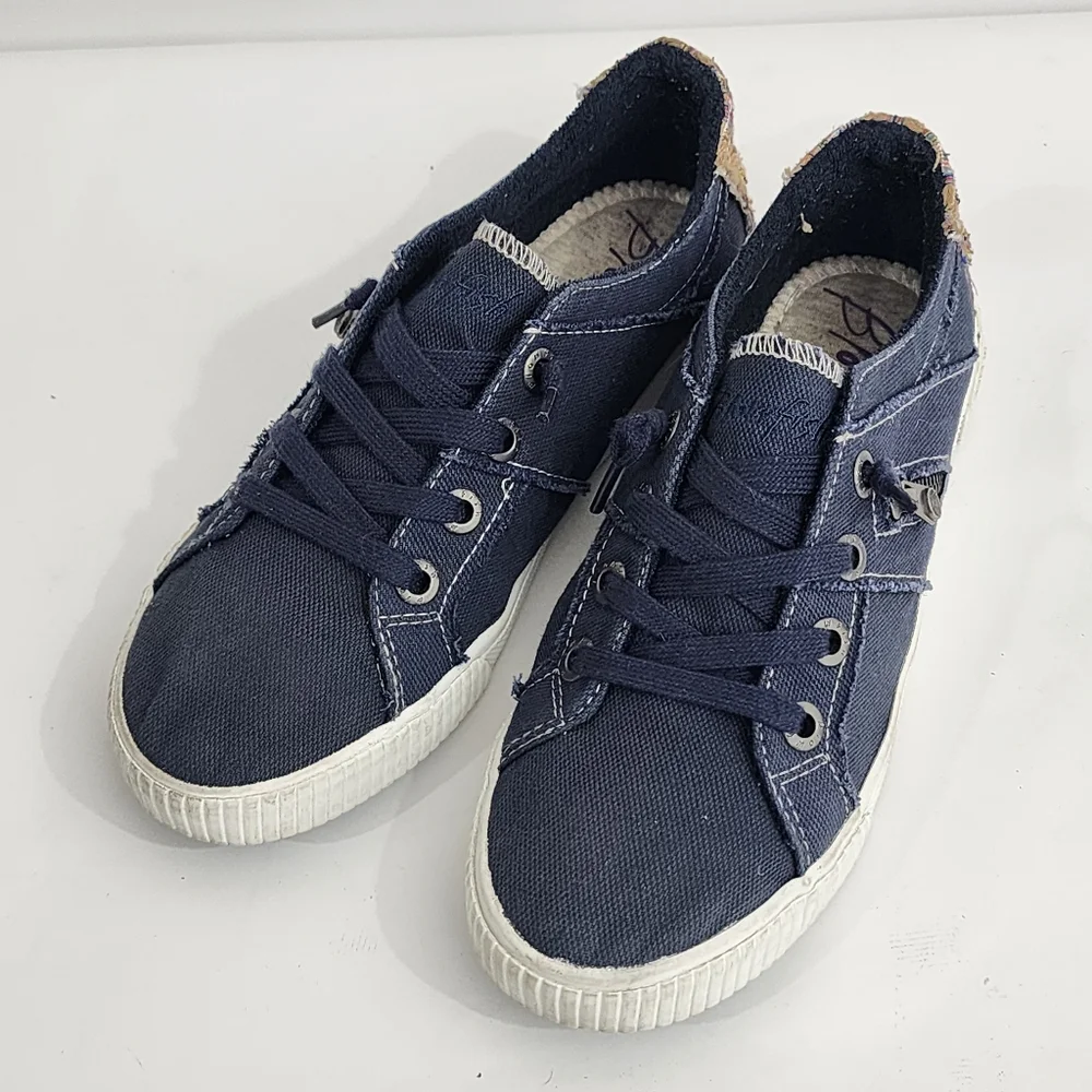 283 Blowfish Denim Blue Sneaker‎ Size 8 runs small 7.5